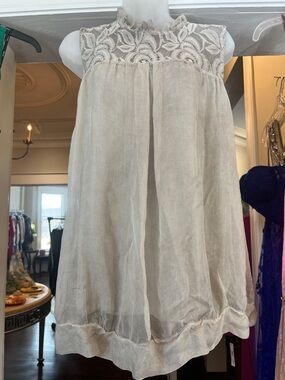 H Trends 100% Silk and lace sleeveless top with cami length 27” pit 21” Small